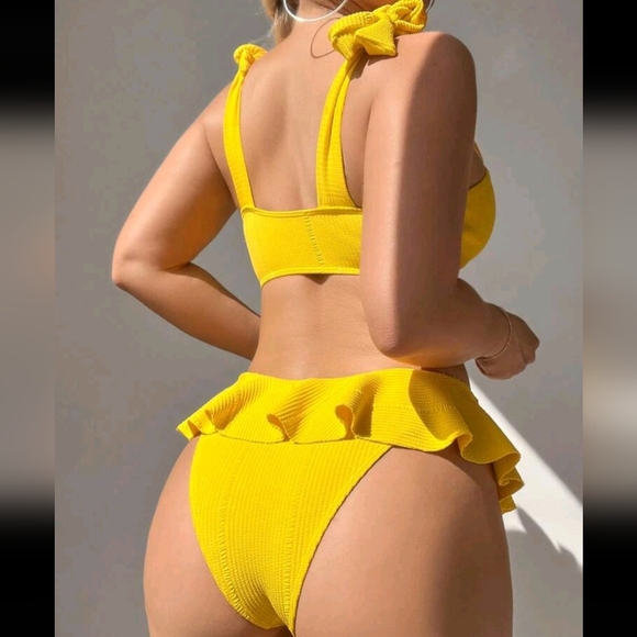 Women Solid Color Minimalist Bikini Set With Bandage Top And Bottom - Picture 2 of 4